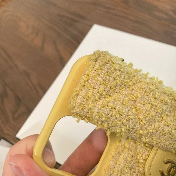 💖 Chanel Tweed iPhone 12 holder with flap card holder and chain - Picture 10 of 12